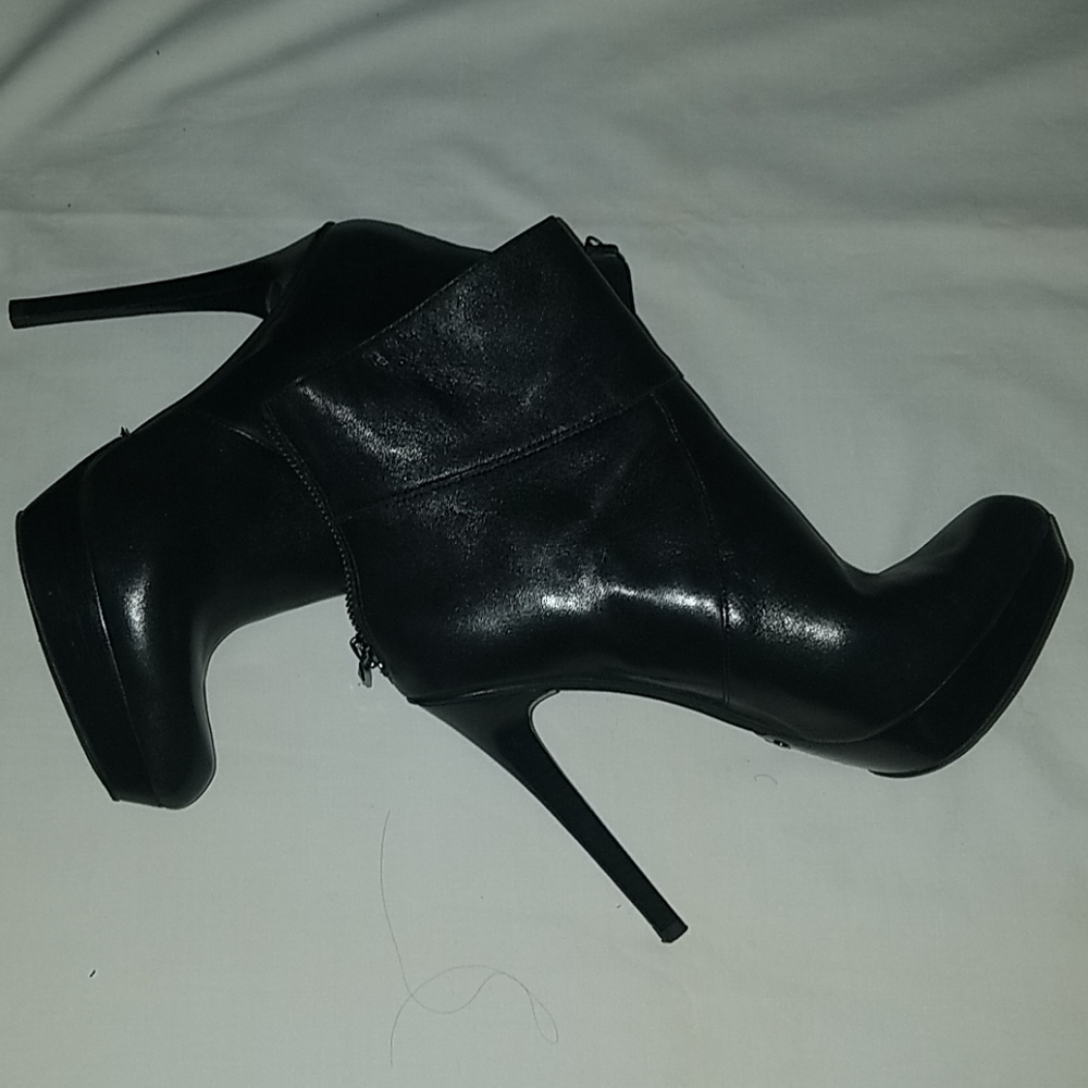 Michael Kors booties - Picture 1 of 6